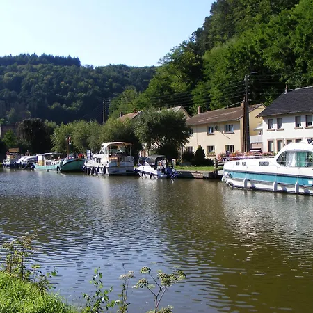 Rue Du Canal アパート